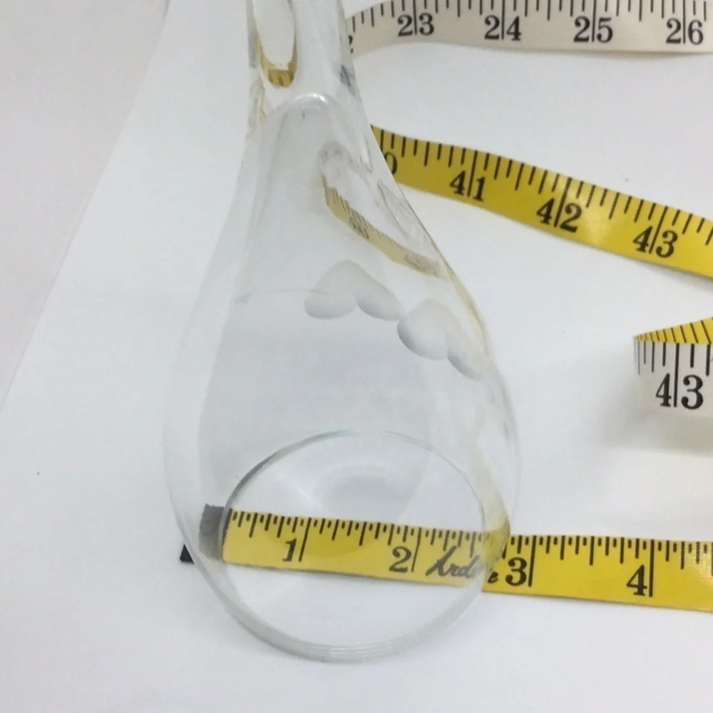 Elegant Clear Wine Glass Set of 2 with 2 hearts on each glass